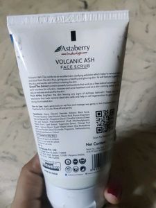 Asta berry Volcanic Ash Face Scrub