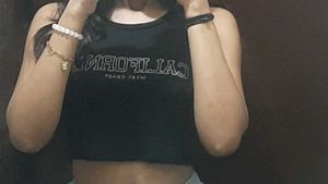 Women&#39;s Graphic Crop Top