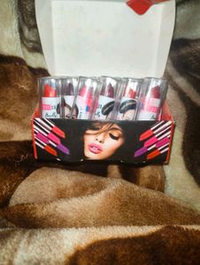 Janie Lipstick - Moisture Protecting