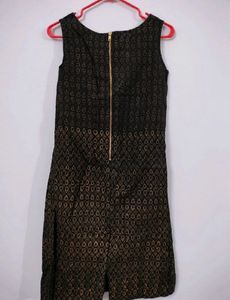Sleeveless Knee Length Dress (Size-32)