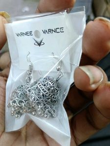 VARNEE Silver Jhumka Earrings