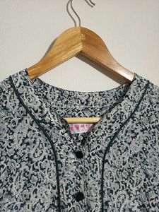 Women Printed Top With Pockets