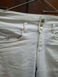 White High-Waisted Jeans