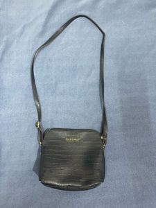 Mast &amp; Harbour Croc Textured Structured Sling Bag