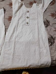 White Embroidered Kurta And Paint