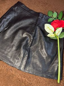 Chic Black Mini Skirt