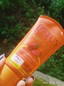LOTUS HERBALS SAFE SUN ✨
