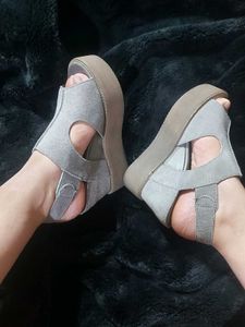 Grey Wedge