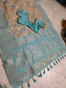 beautiful 😍 saree with blouse just wear an look g