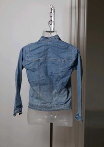 Denim Jacket - Stylish &amp; Versatile