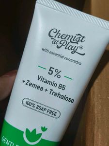 Chemist at Play Face Wash