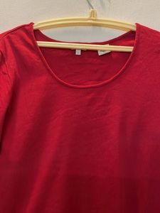 red Levi’s top for ladies
