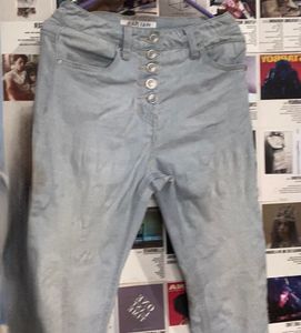 USA Jeans at Local Prices – Grab Yours!”
