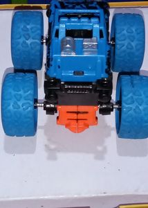 Blue Free-Wheels Monster Truck for BoysName: Blue Free-Wheels Monster Truck for BoysMaterial: PlasticNet Quantity (N): 1The package contains 1 Car.