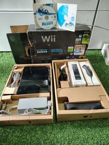 Nintendo Wiii Console Bundle with Wii Spo