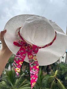 White Vacation Hat 🎀