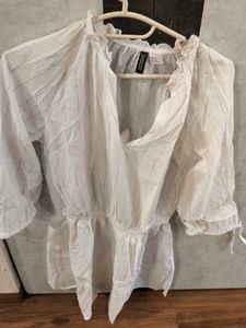 H&amp;M White Flowy Blouse