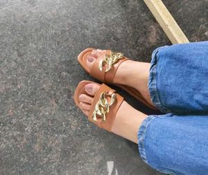 Chain Detail Tan Slides