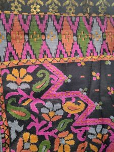 i am selling black golden saree