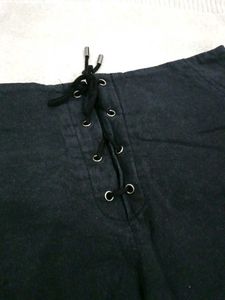 Cute Black Shorts With Tread Style