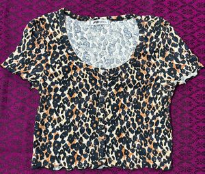 leopard print buttoned crop top