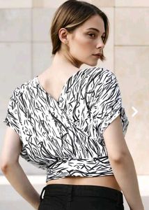 Chic Black &amp; White Print Top