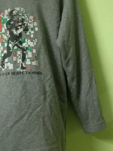 grey tshirt