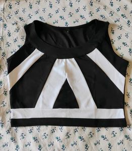 Crop Top 🖤🤍