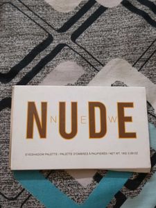 Huda Beauty Eye Shadow Pallete