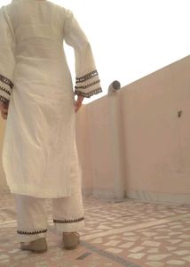 Pakistani TrendingSuite New Style Kmiz And Trouser