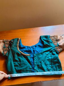 PRICE DROPPED↘️ 💚Emerald Green Embroidered Blouse