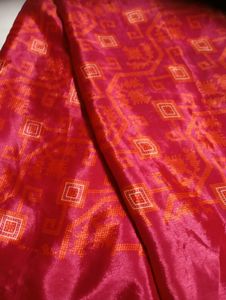 used joint Red &amp; Orange Patterned Saree