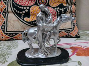 Beautiful Couple Statue