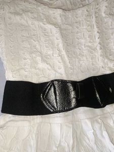 White Sleveless Top, Strechtable