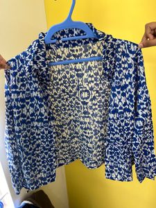 Boxy Crop Shirt In Blue