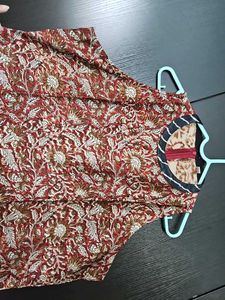 Floral Print Sleeveless Kurta