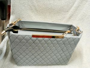 🆕 Beautiful Grey 🏵️ Sling Bag Only In ₹350