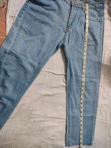 Light Wash Cropped Jeans