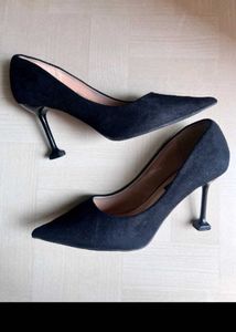 Classic Black Pointed Pumps