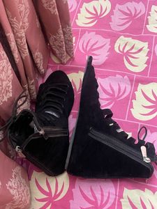 Stylish Black Velvet Lace Up Sandals