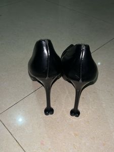 Ask Before Buy Black Leather Stellitos
