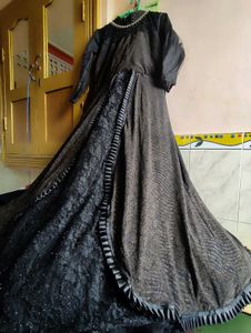 Elegant Black Lace Evening Gown