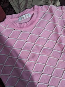 90% Off 💥 Very Cute Pink Woolen Top