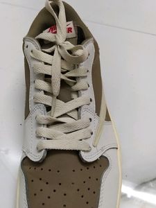 NIKE TRAVIS SCOTT SHOE IN CREAM