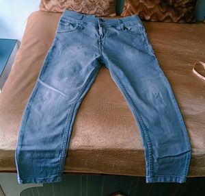 🛍️ Grey Denim Cepri Jeans⭐⭐⭐⭐⭐