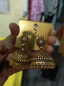 Stunning Gold Jhumka Earrings