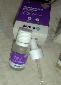 the Derma Co Face Serum