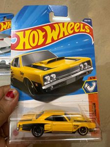 Hot Wheels Lamborghini &amp; &#39;69 Dodge