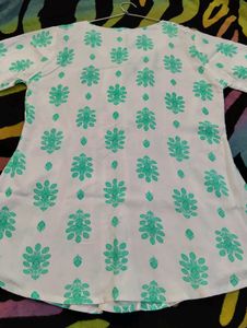 Floral Print Cotton Top🤍🍀