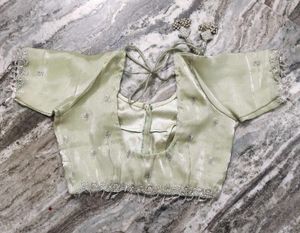 Saare With Blouse And Satin Petticoat